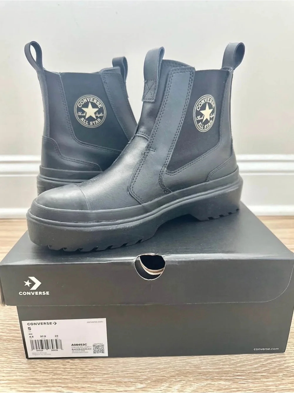 Brand NEW Youth Converse Boots Size 5
